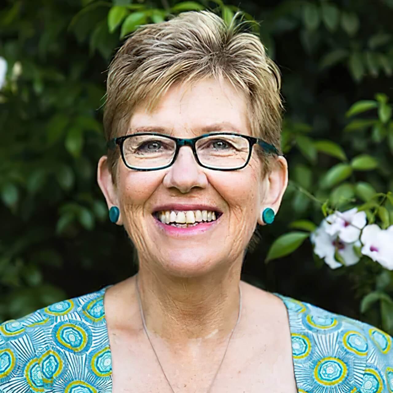 Portrait of Robyn Jaffe, an Art Therapist specializing in Transpersonal Counselling